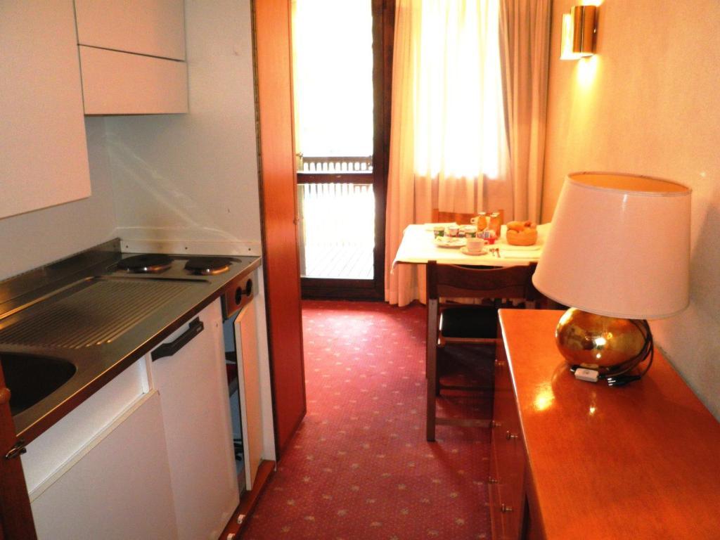 R.T.A. Hotel Des Alpes 2 Madonna di Campiglio Bilik gambar